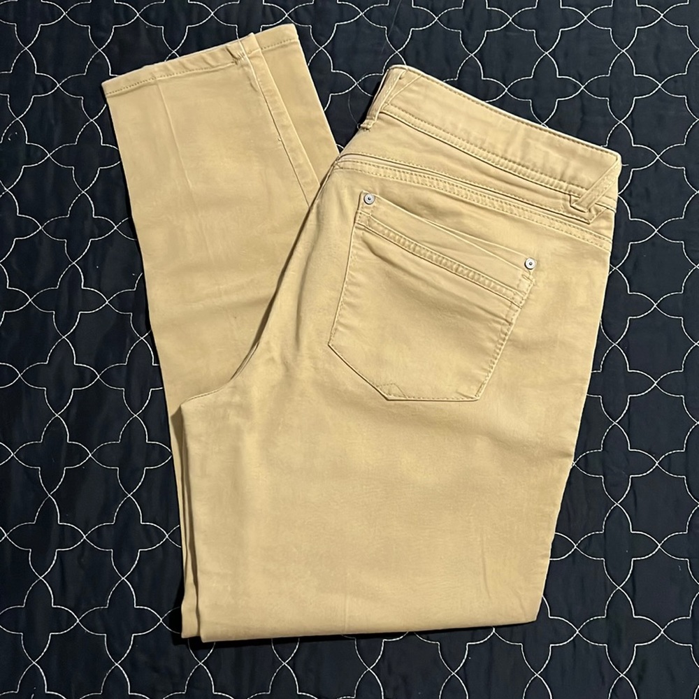 Democracy Jeans 💛